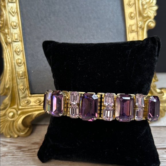 1950s Coro Pegasus bracelet featuring purple and lavender baguette rhinestones - Picture 2 of 10